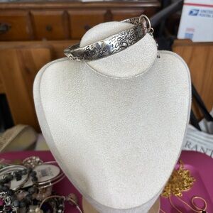 Elegant Silver Floral Bangle Bracelet